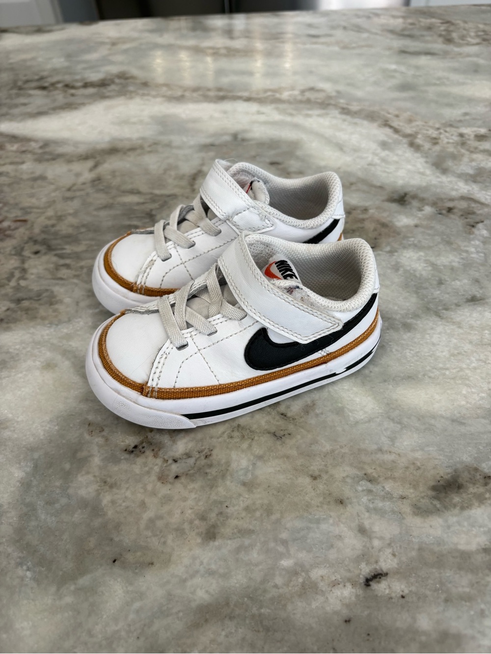 Nike Court Legacy Toddler White/Black Low-Top Sneakers 6c Sporty Athletic Velcro